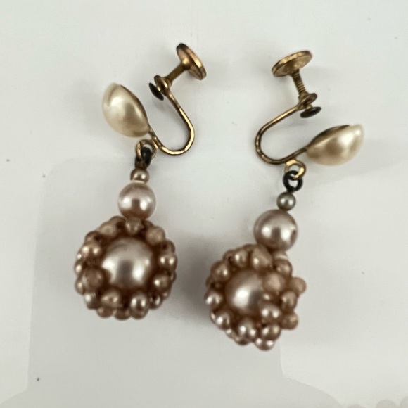 Art Deco cream color faux glass pearls necklace earrings from Simpson’s store - Picture 5 of 12